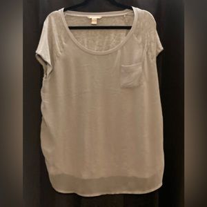 🔥Banana Republic 🔥 Gray short-sleeve woman’s shirt. Size XL.